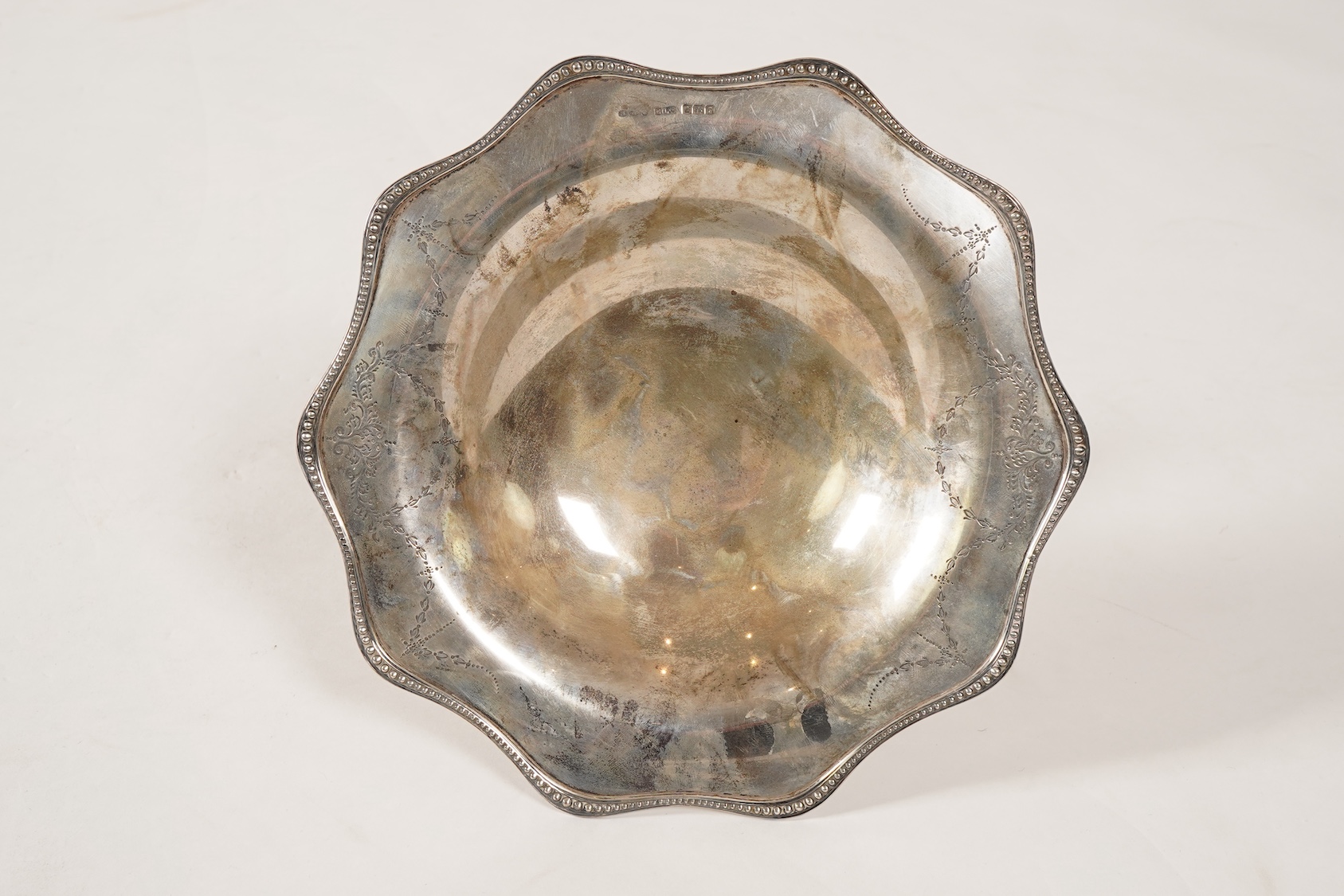 A George V silver comport, with beaded wavy border, by Gladwin Ltd